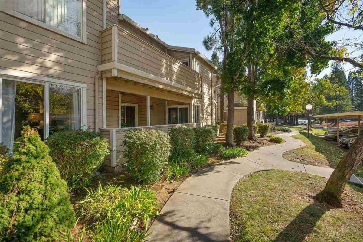 Condo for rent at 760 Canyon Oaks Dr #D, Oakland, CA 94605