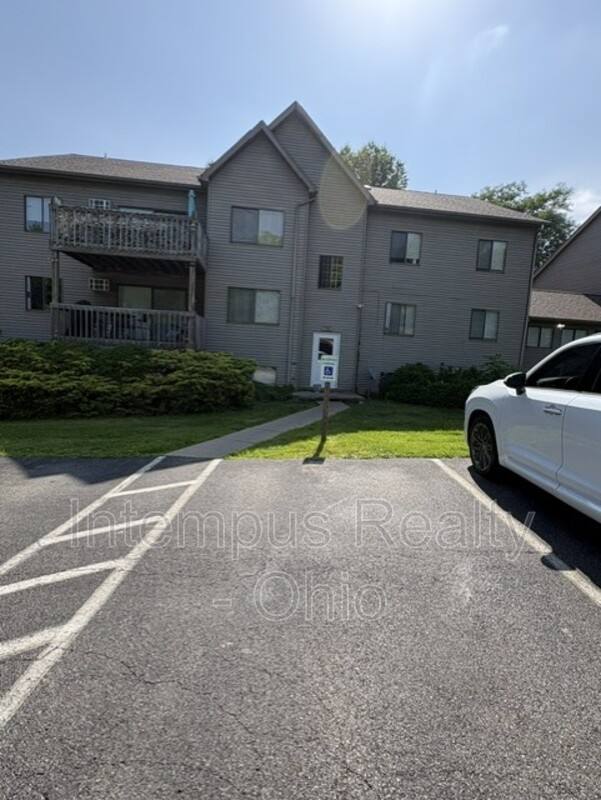 Apartment for rent at 6321 Saint Andrews Dr #32, Canfield, OH 44406