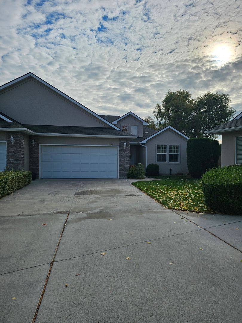 Townhouse for rent at 882 Canyon Park Ave, Twin Falls, ID 83301