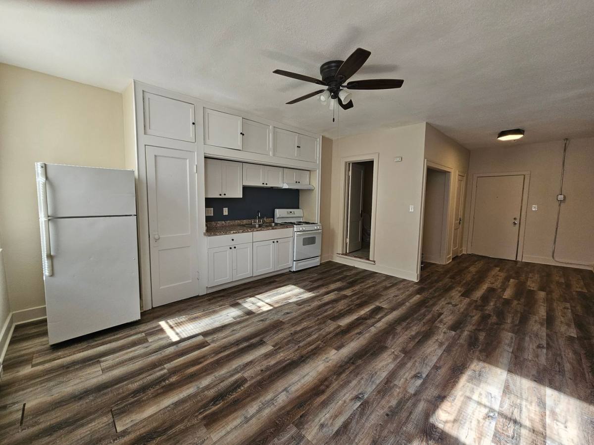 Apartment for rent at 212 S Washington Ave, Albert Lea, MN 56007
