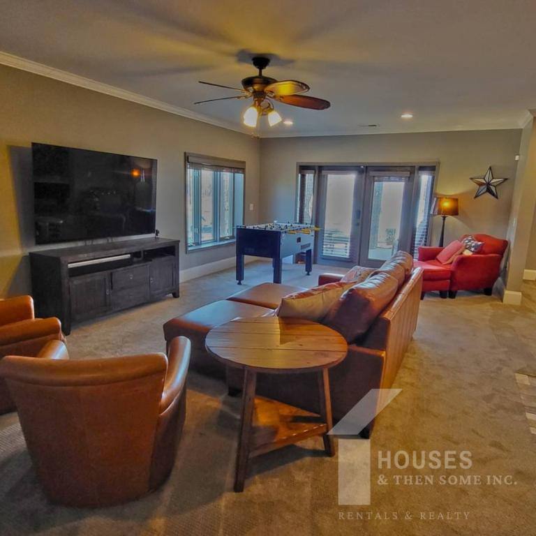 Townhouse for rent at 323 Blue Water Way, West Union, SC 29696