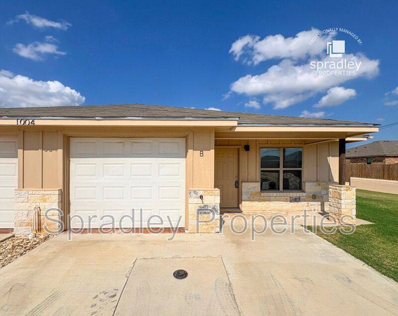 Apartment for rent at 1004B Menard Court, Belton, TX 76513