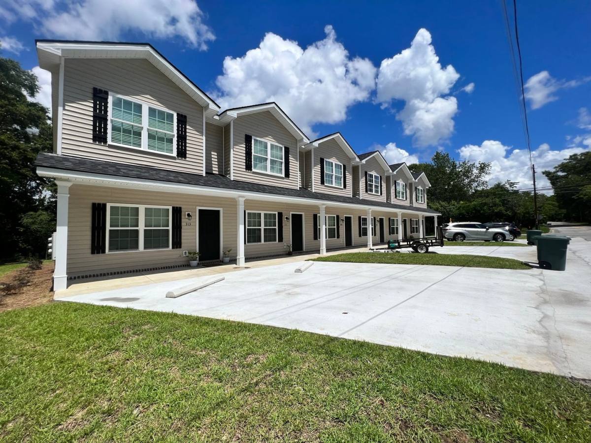 Townhouse for rent at 311 Broad St, Statesboro, GA 30458
