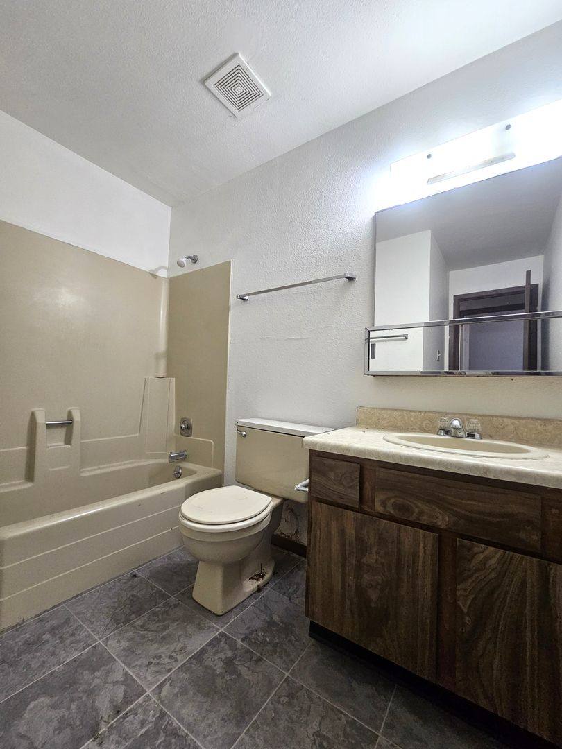 Apartment for rent at 747 N Glenarm, Casper, WY 82601
