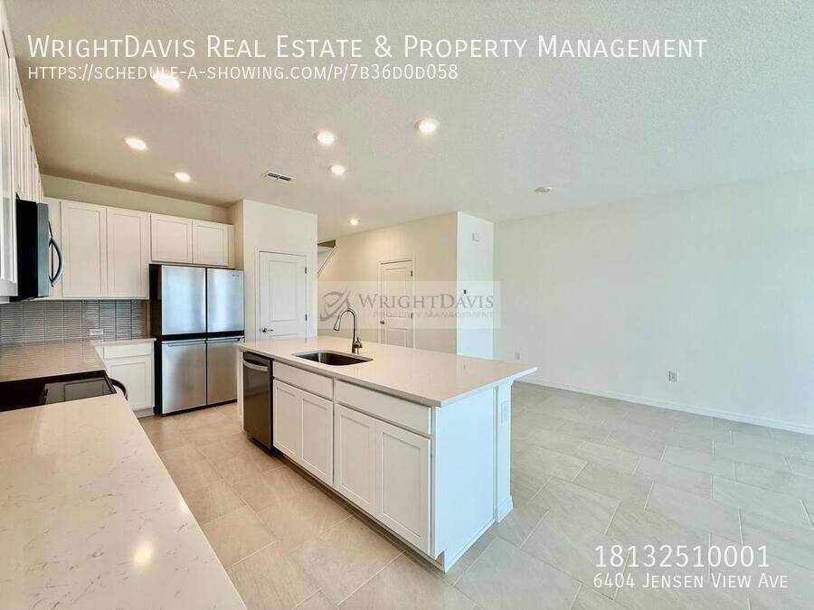 Townhouse for rent at 6404 Jensen View Ave, Apollo Beach, FL 33572