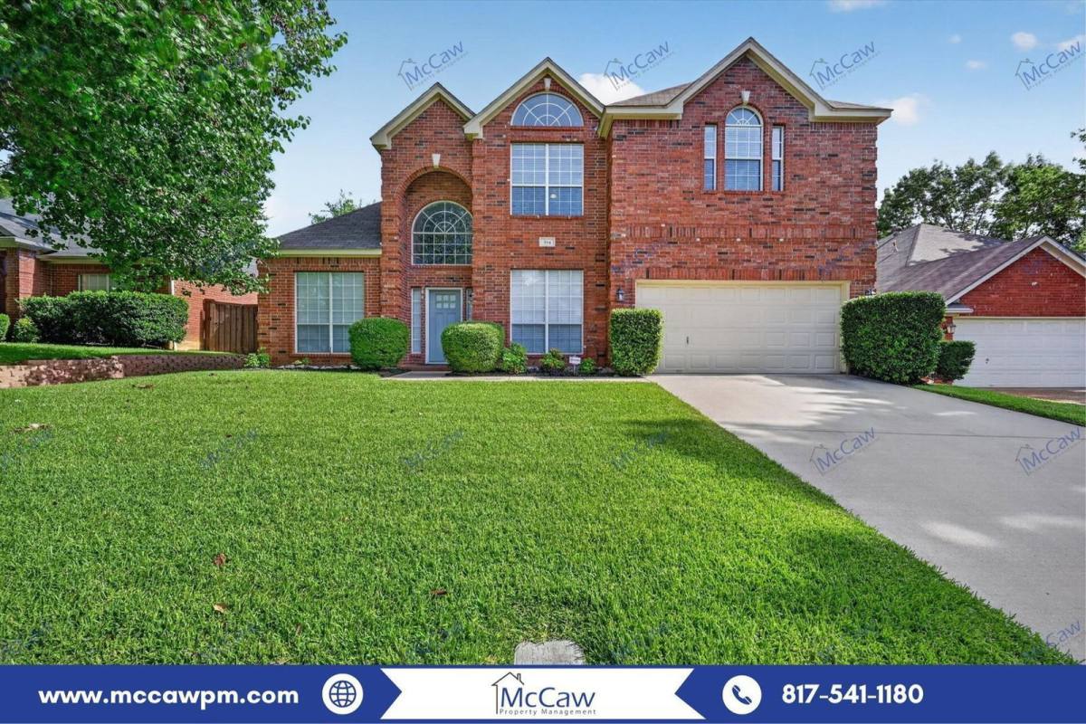 504 Coventry Dr, Grapevine, TX 76051