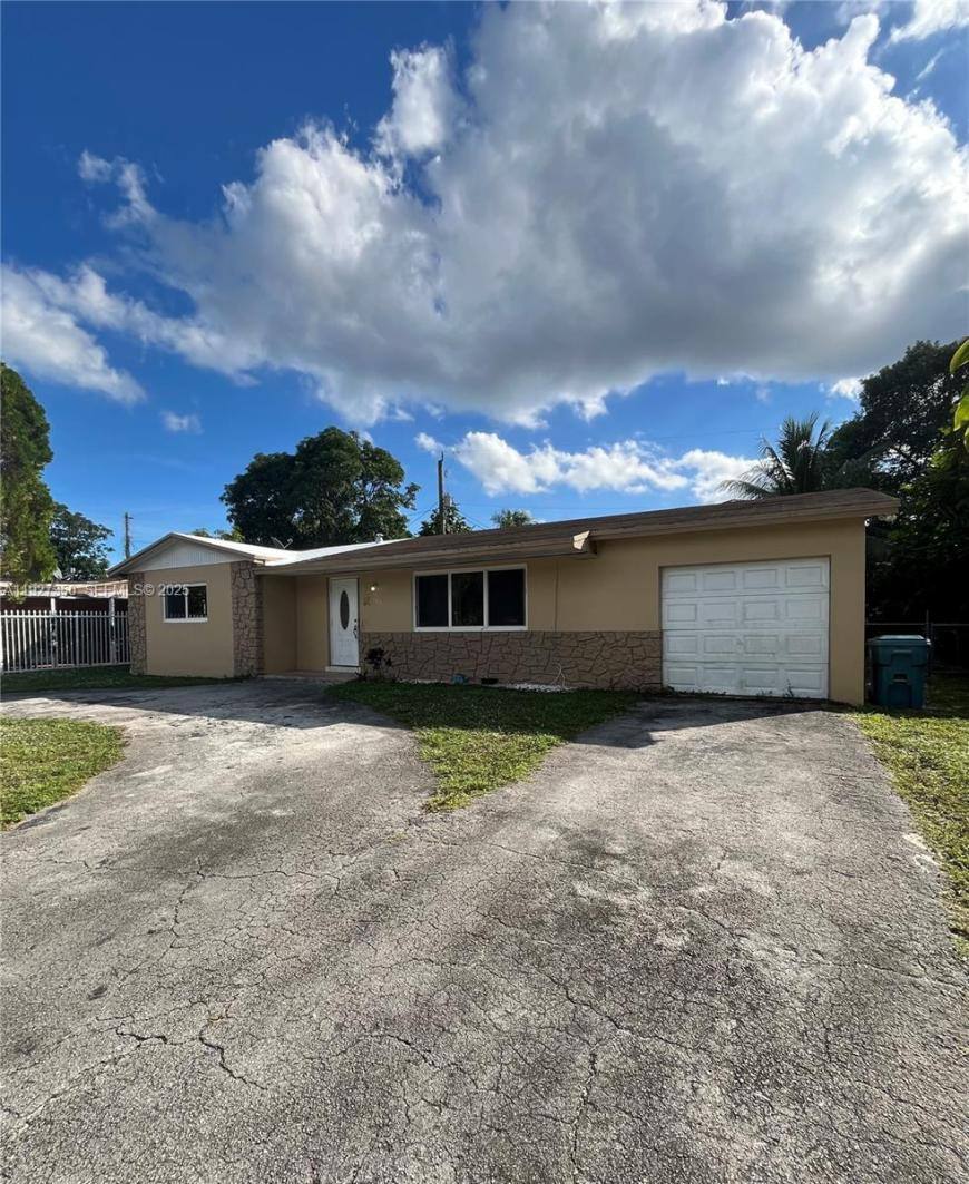 House for rent at 150 NE 173rd St, Miami, FL 33162