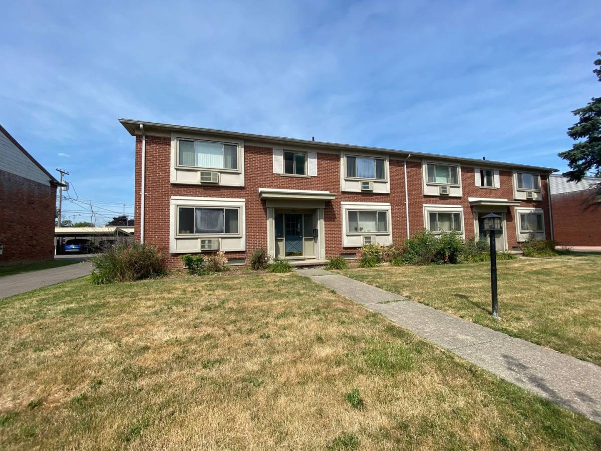 Apartment for rent at 4905 Briarwood, Royal Oak, MI 48073