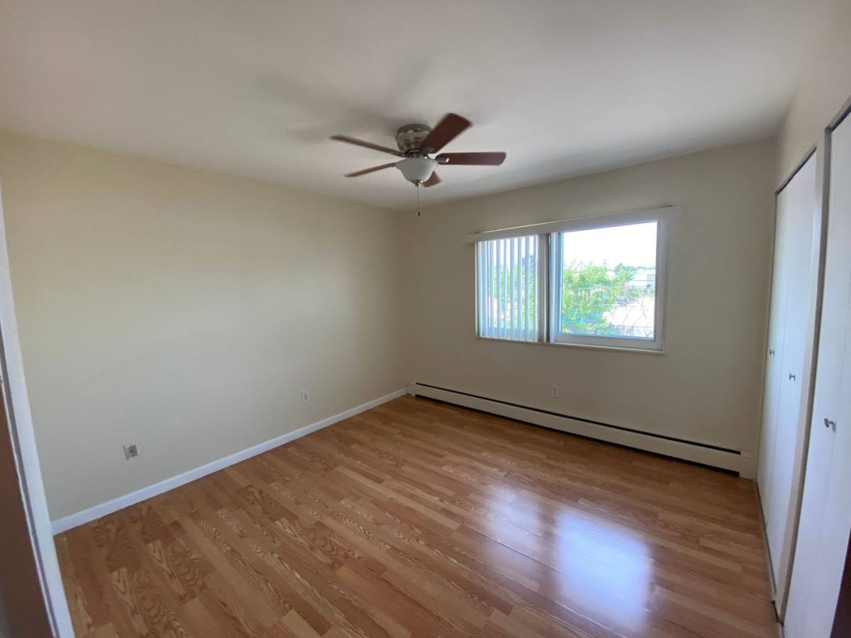 Apartment for rent at 4905 Briarwood, Royal Oak, MI 48073