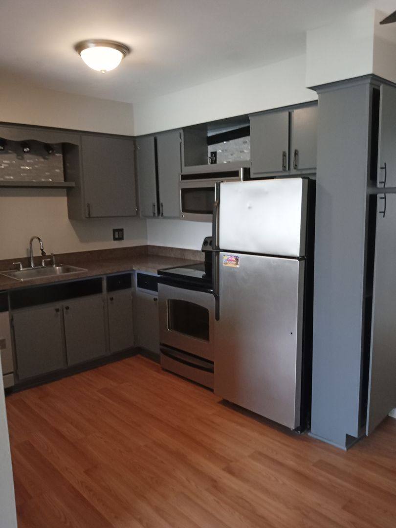 Apartment for rent at 4905 Briarwood, Royal Oak, MI 48073