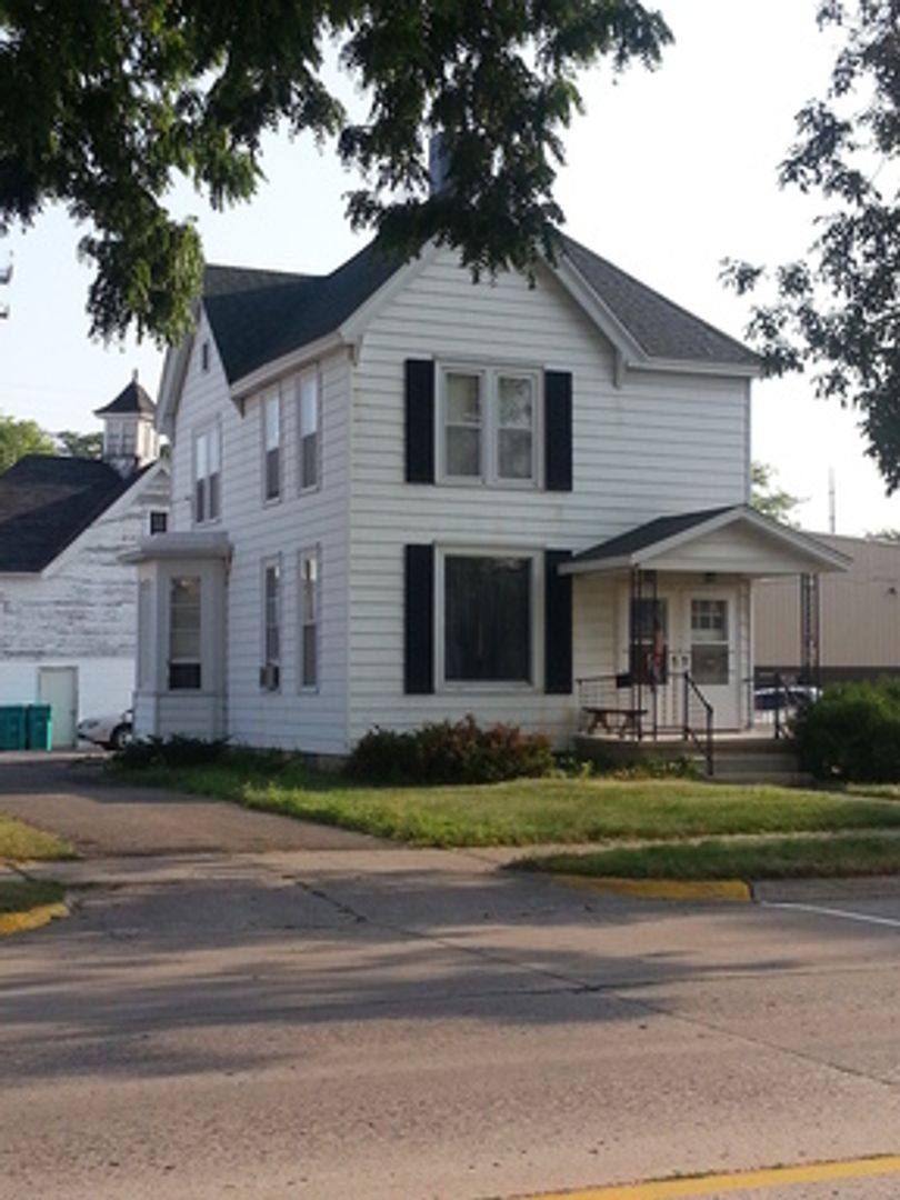 Apartment for rent at 124 E Rose, Owatonna, MN 55060