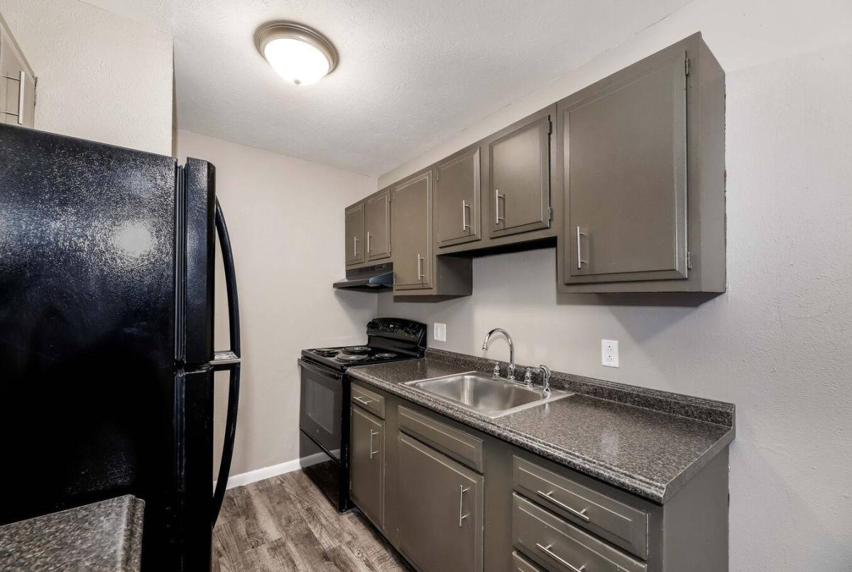 Apartment for rent at Cambridge Court, 1801 Christian Ave, Toledo, OH 43613