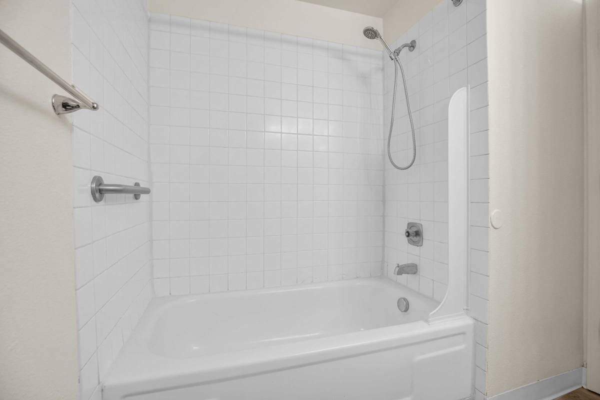 12425 SE River Rd, Portland, OR 97222 - Apartment for Rent - Image 9