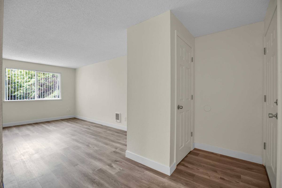 12425 SE River Rd, Portland, OR 97222 - Apartment for Rent - Image 2