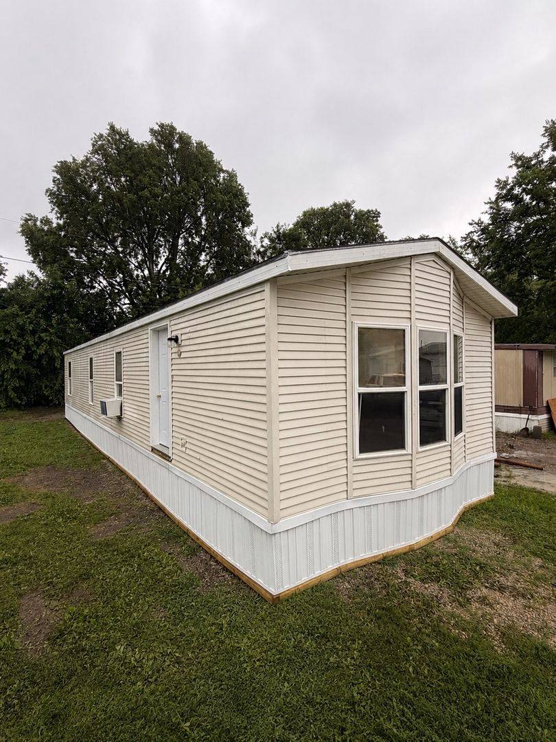 Apartment for rent at 310 S 3rd St, Quasqueton, IA 52326