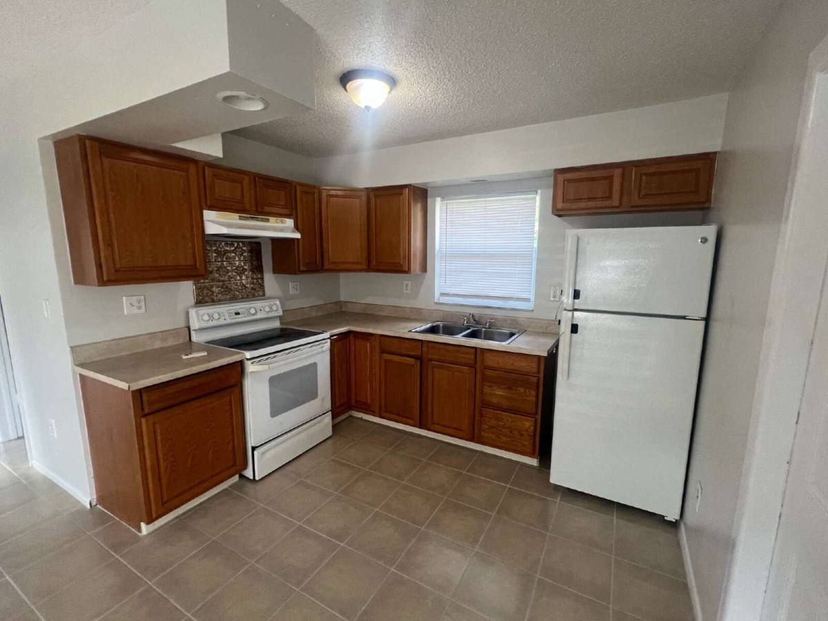 Townhouse for rent at 1641 Linwood Ave, Alva, FL 33920