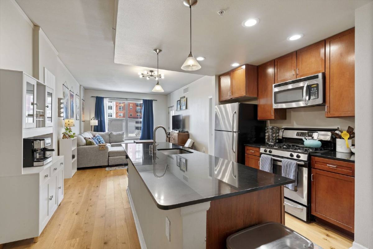 Condo for rent at 1975 N Grant St #401, Denver, CO 80203
