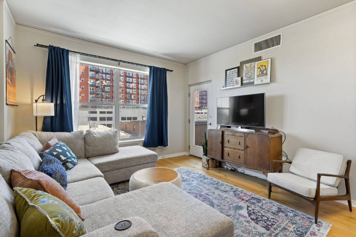 Condo for rent at 1975 N Grant St #401, Denver, CO 80203