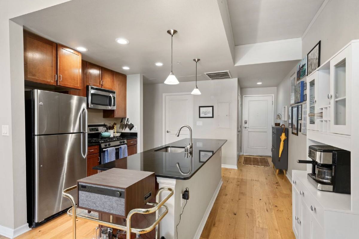 Condo for rent at 1975 N Grant St #401, Denver, CO 80203