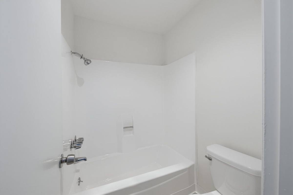 Apartment for rent at 6907 Whitsett Ave #205A, North Hollywood, CA 91605