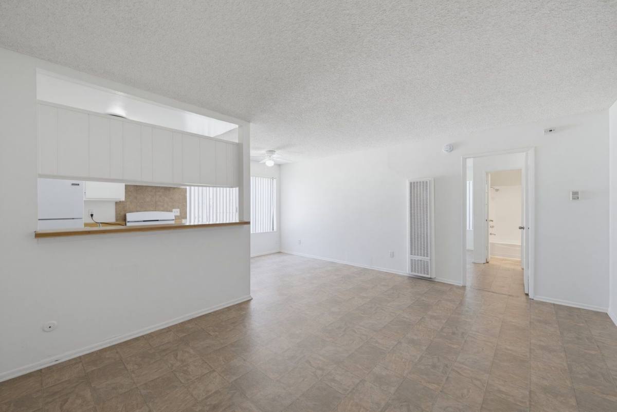 Apartment for rent at 6907 Whitsett Ave #205A, North Hollywood, CA 91605