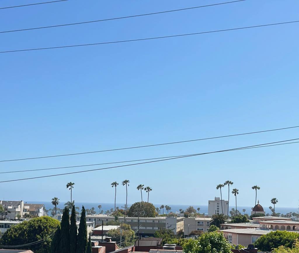 Townhouse for rent at 2113 6th St #B, Santa Monica, CA 90405