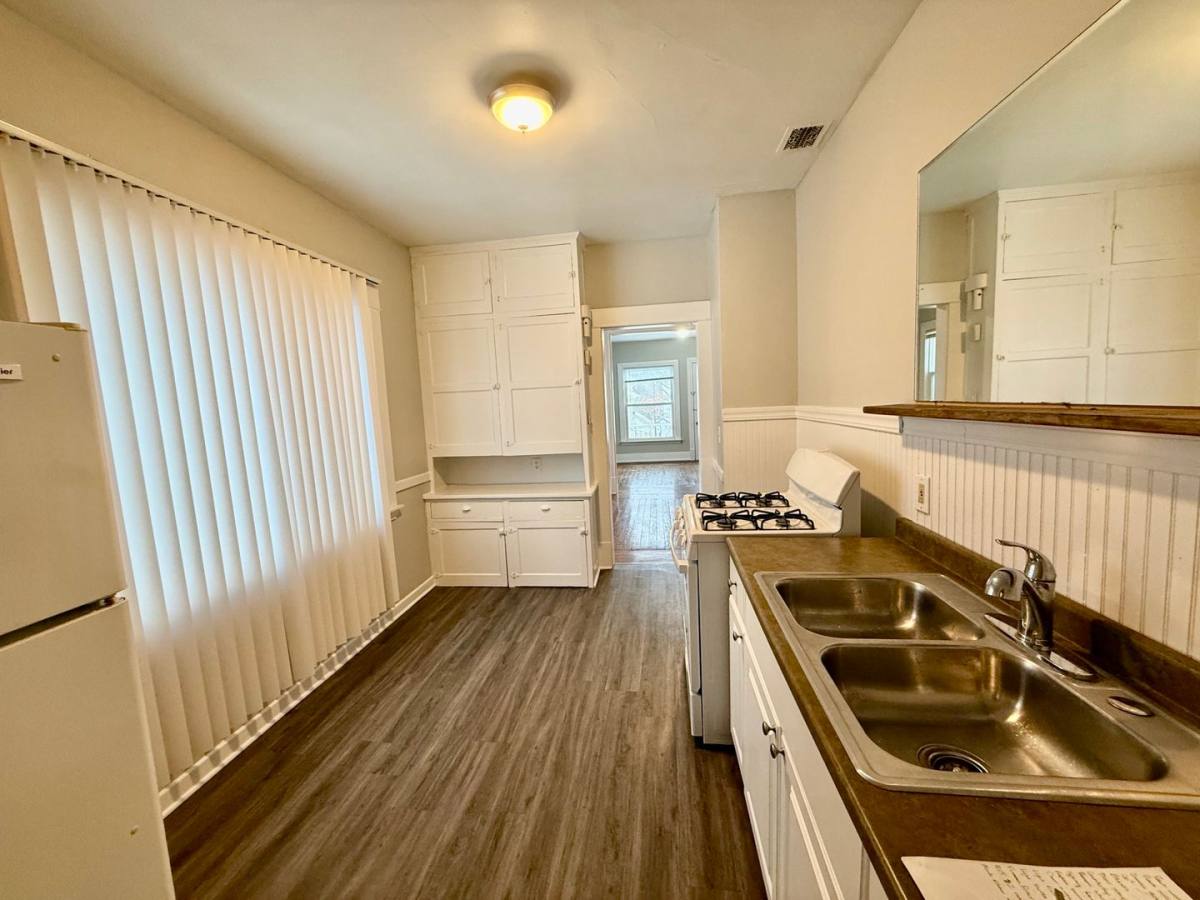 Apartment for rent at 1013 Fremont Ave, Grand Rapids, MI 49504
