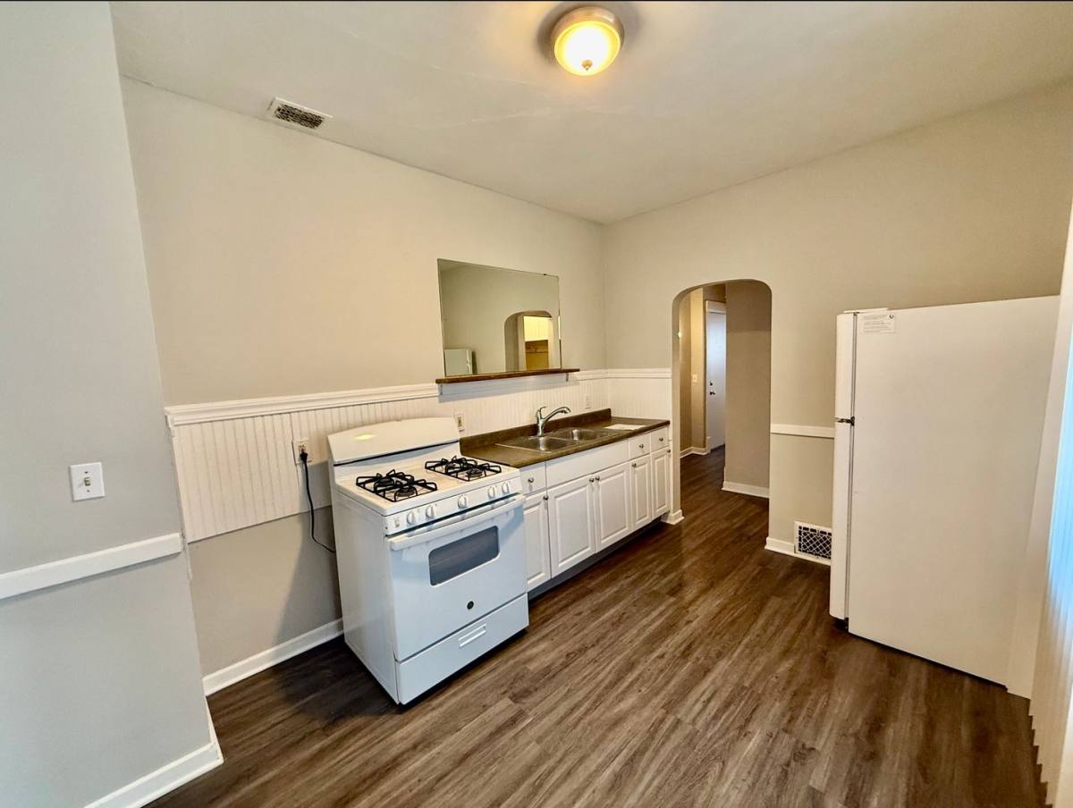 Apartment for rent at 1013 Fremont Ave, Grand Rapids, MI 49504