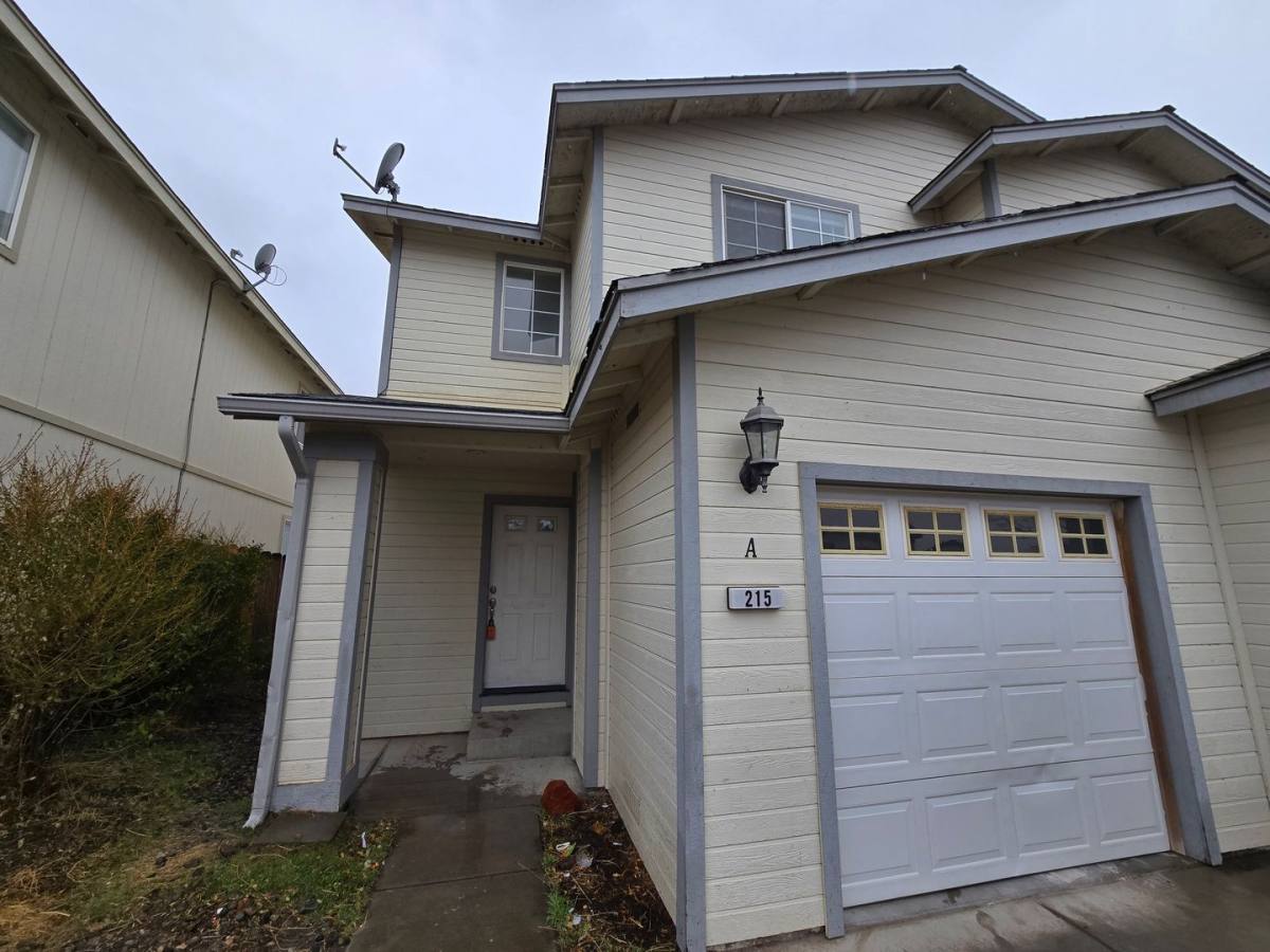 Townhouse for rent at 215 Meadowood Court, Dayton, NV 89403
