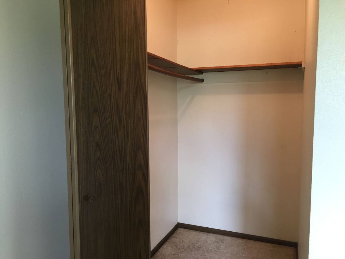 Apartment for rent at 1127-1137 Ravenwood Rd, Waterloo, IA 50702