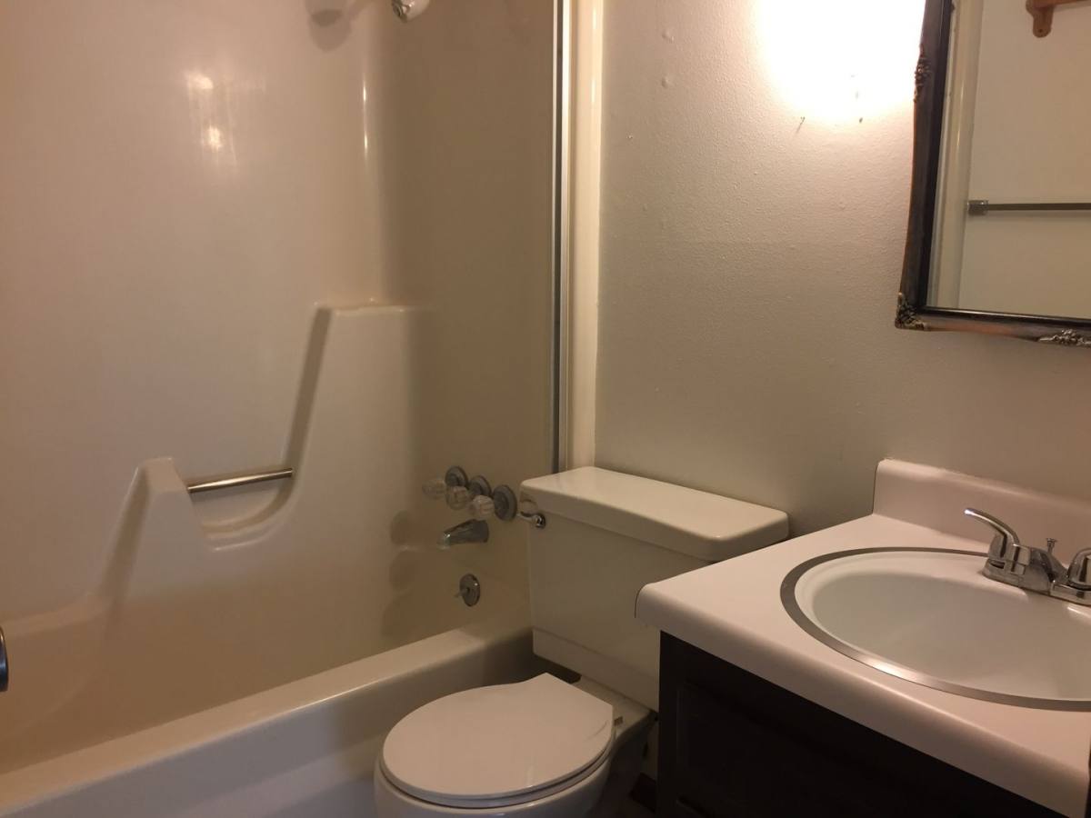 Apartment for rent at 1127-1137 Ravenwood Rd, Waterloo, IA 50702