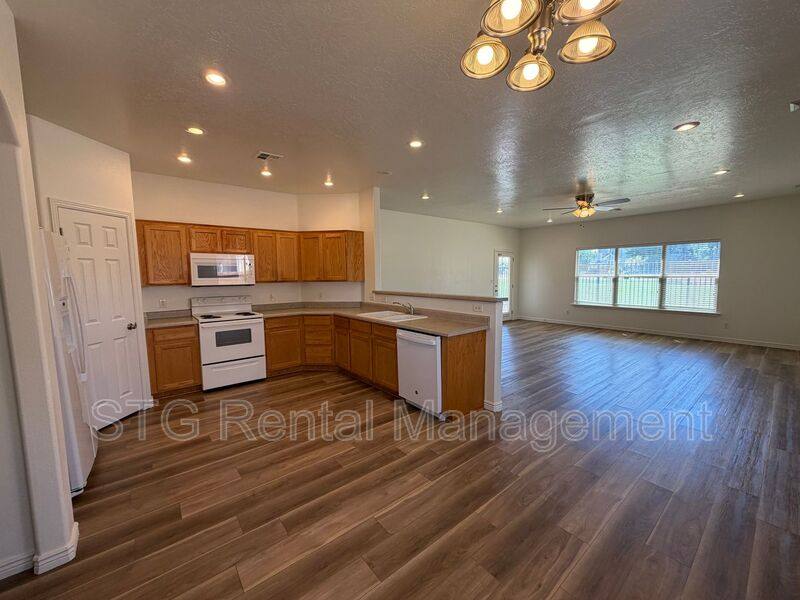 519 W Harvest Lane, Washington, UT 84780 - House for Rent - Image 8