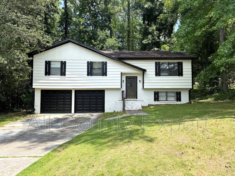 House for rent at 5798 Hilton Ridge Rd, Lithonia, GA 30058
