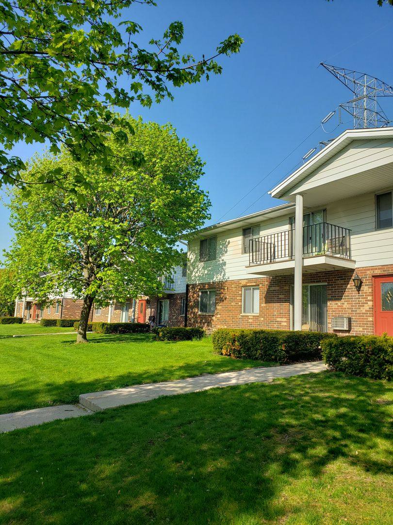 Apartment for rent at 1308-1312 Navajo Lane, Waukesha, WI 53186