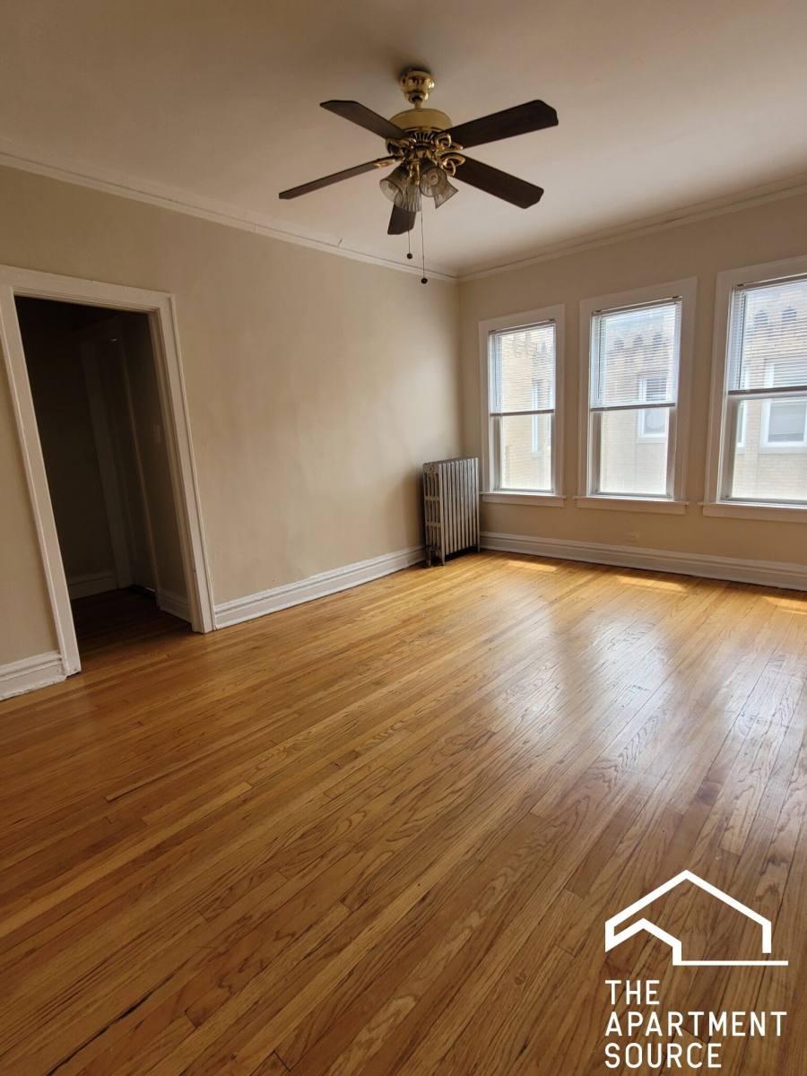 4937 N Whipple St #1E 6062, Chicago, IL 60625