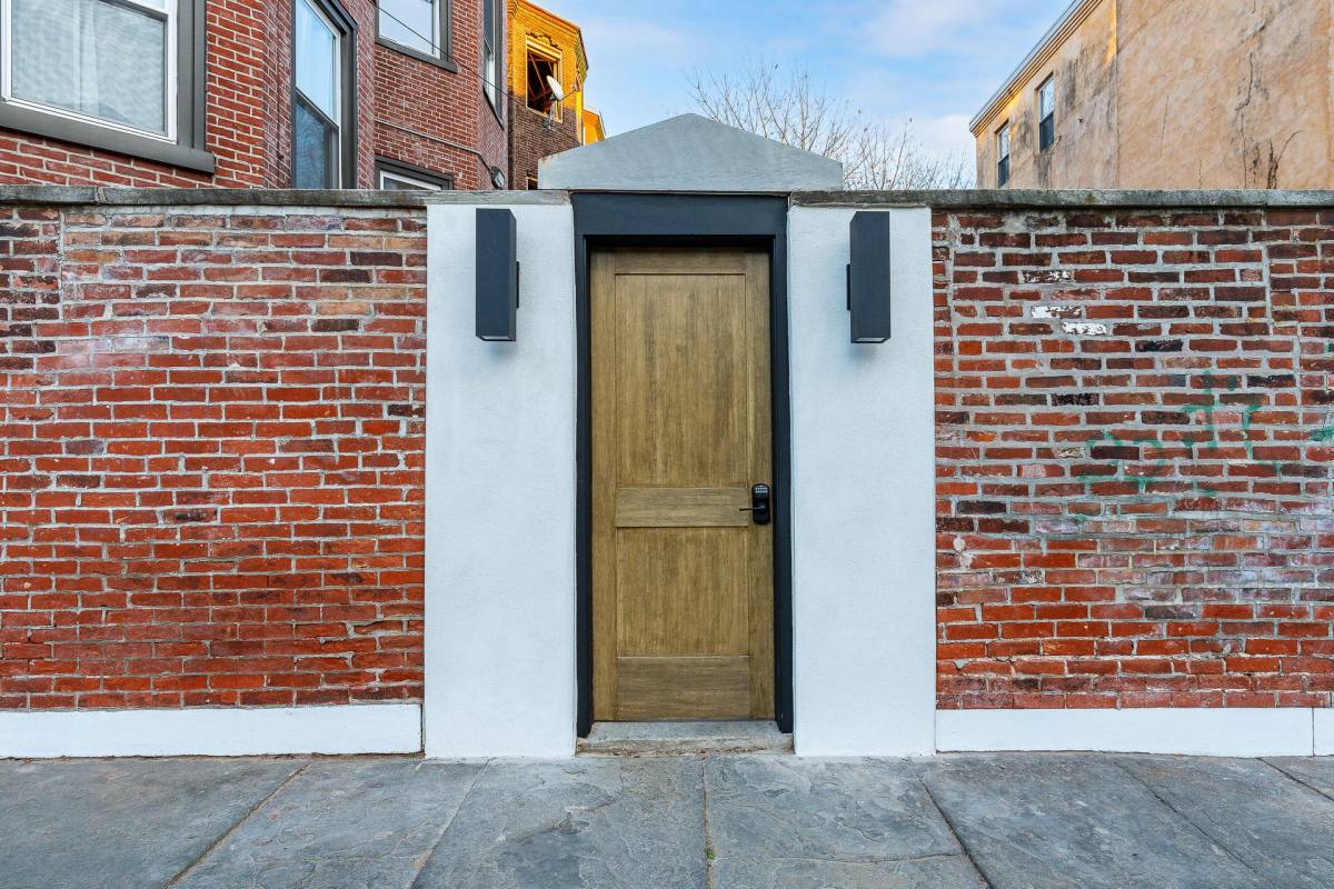 Apartment for rent at 999 N 15th St, Philadelphia, PA 19130
