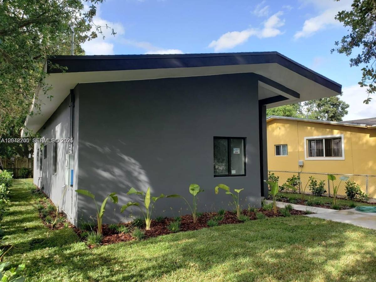 House for rent at 313 NE 169th St, Miami, FL 33162