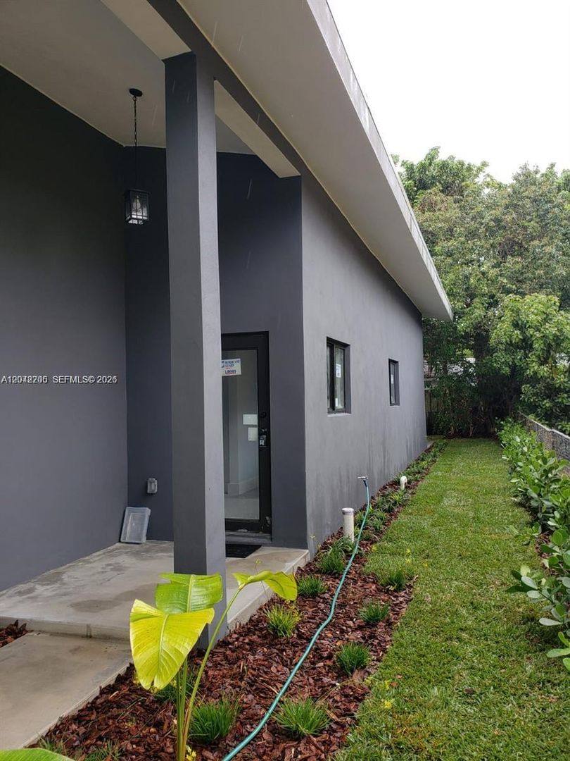 House for rent at 313 NE 169th St, Miami, FL 33162