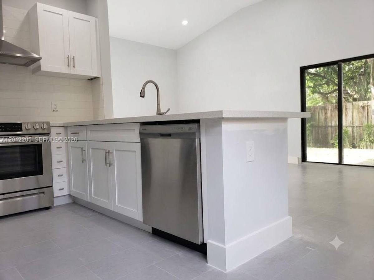 House for rent at 313 NE 169th St, Miami, FL 33162