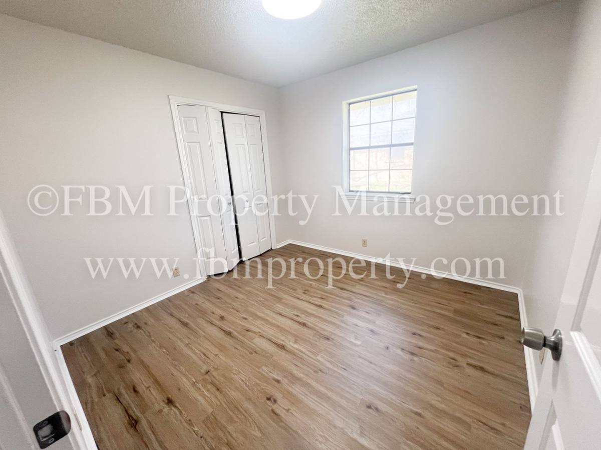 Apartment for rent at 221 Highland Ave, Waxahachie, TX 75165
