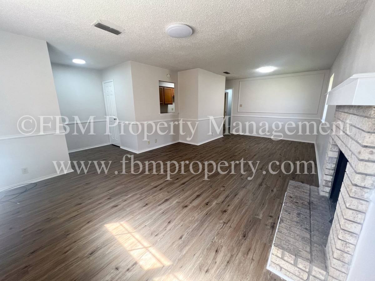 Apartment for rent at 221 Highland Ave, Waxahachie, TX 75165
