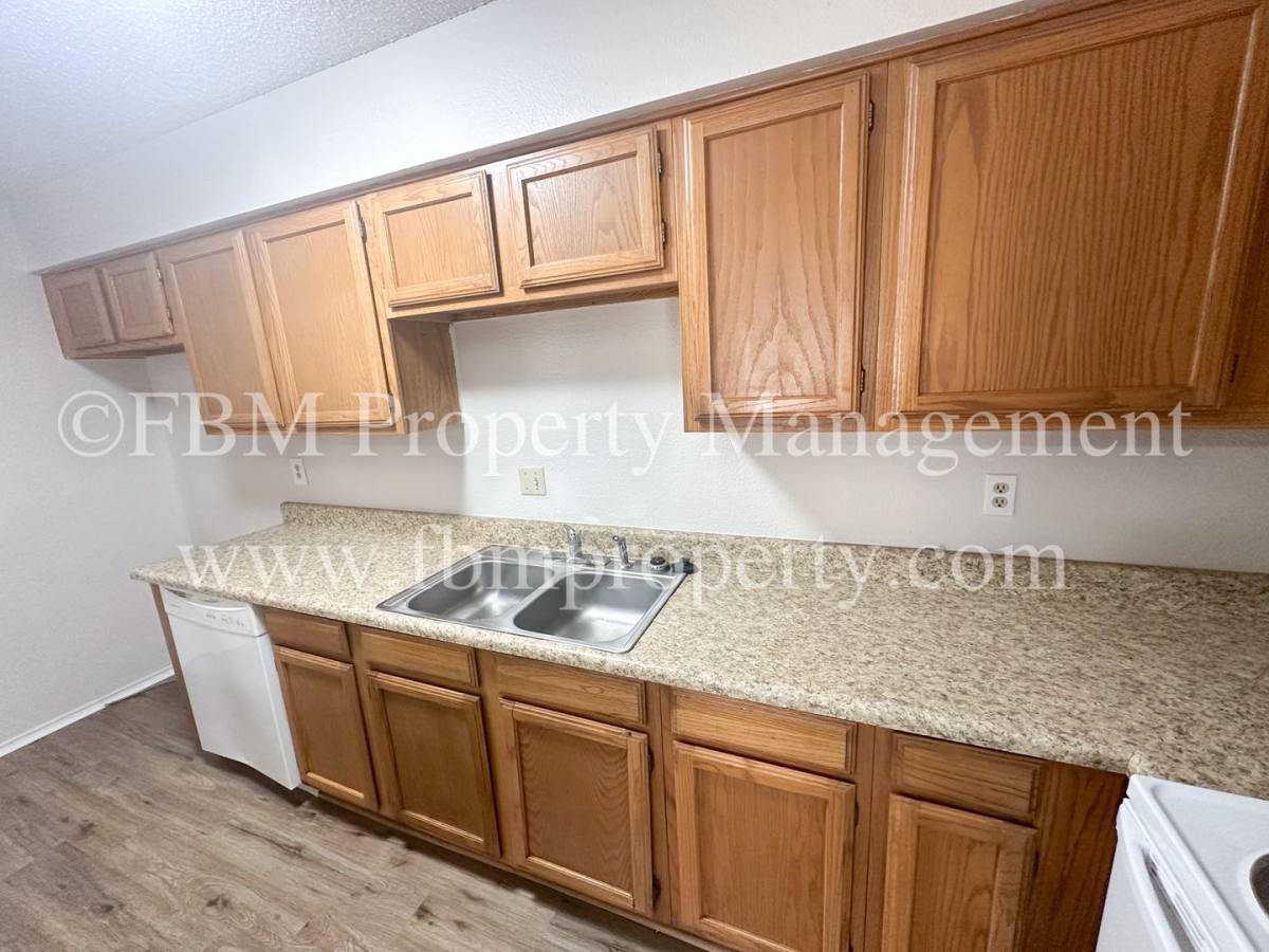 Apartment for rent at 221 Highland Ave, Waxahachie, TX 75165