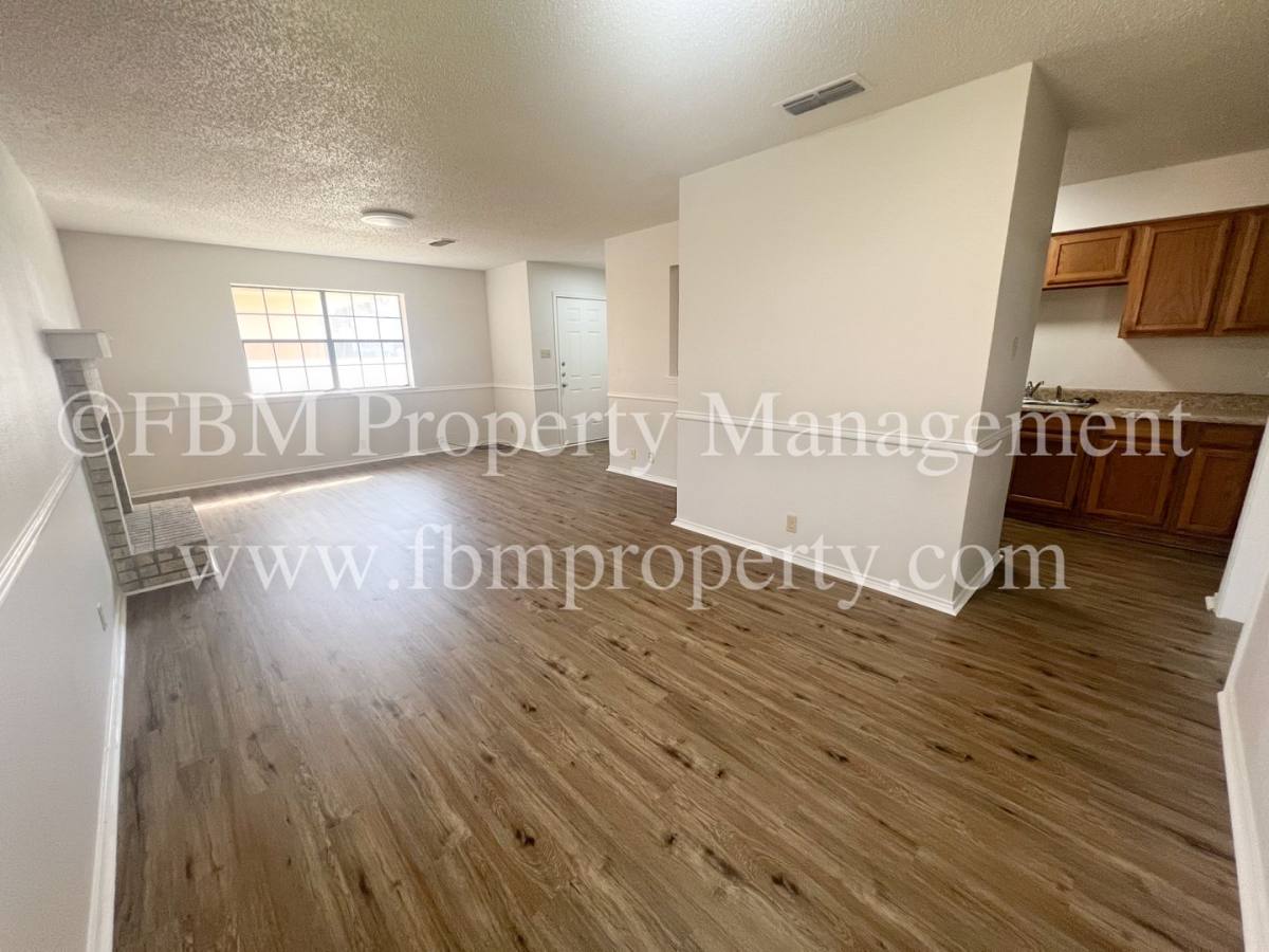 Apartment for rent at 221 Highland Ave, Waxahachie, TX 75165
