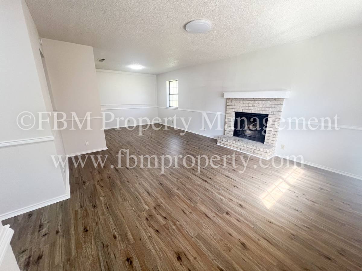 Apartment for rent at 221 Highland Ave, Waxahachie, TX 75165