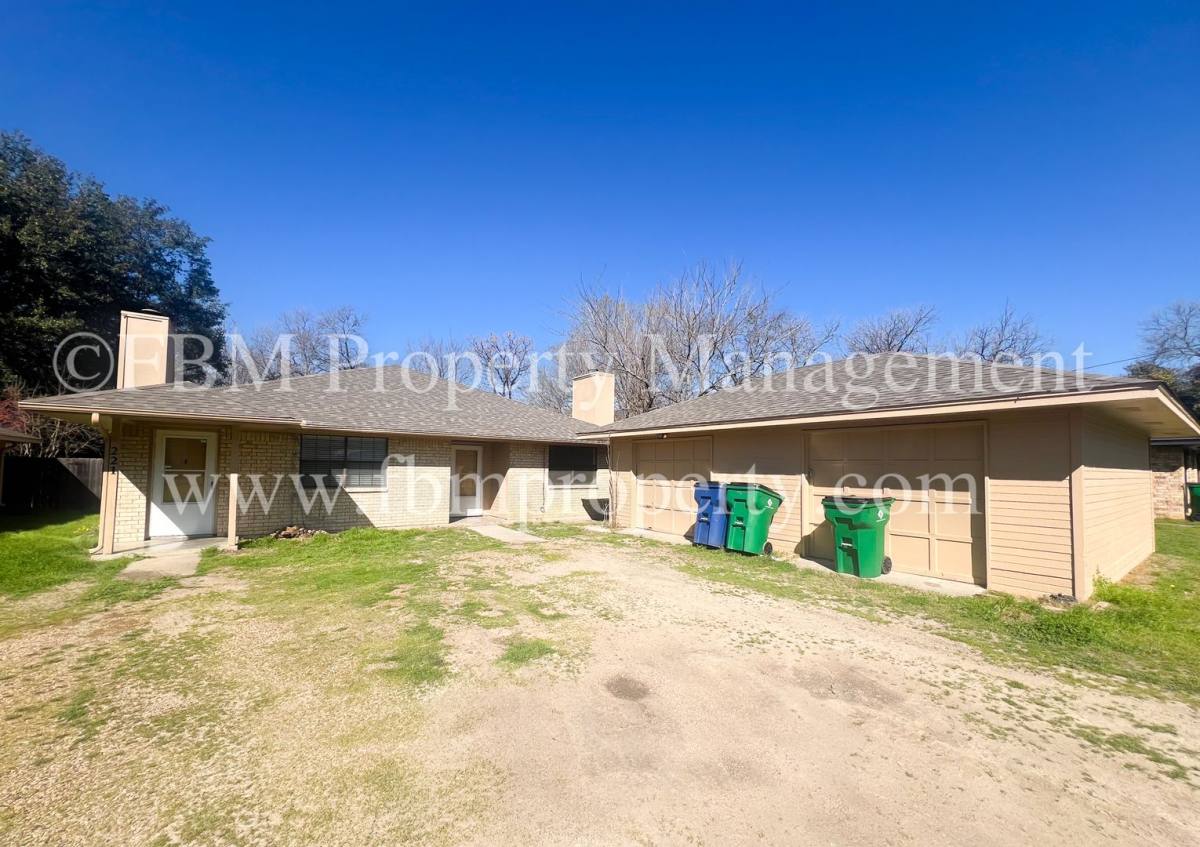 Apartment for rent at 221 Highland Ave, Waxahachie, TX 75165