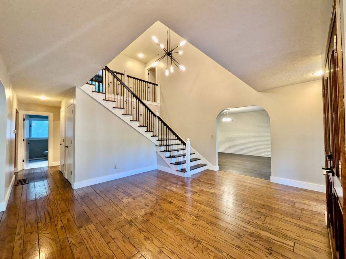 House for rent at 18132 Westview Dr, Lake Oswego, OR 97034