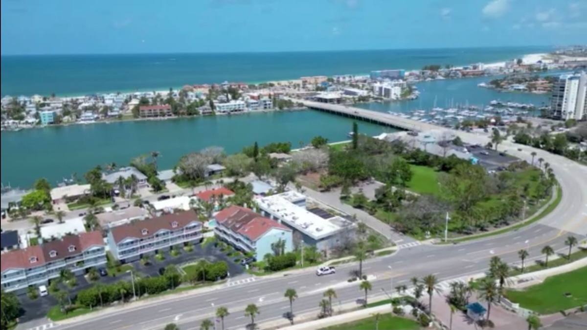 Apartment for rent at 9250 Blind Pass Rd, Saint Petersburg, FL 33706