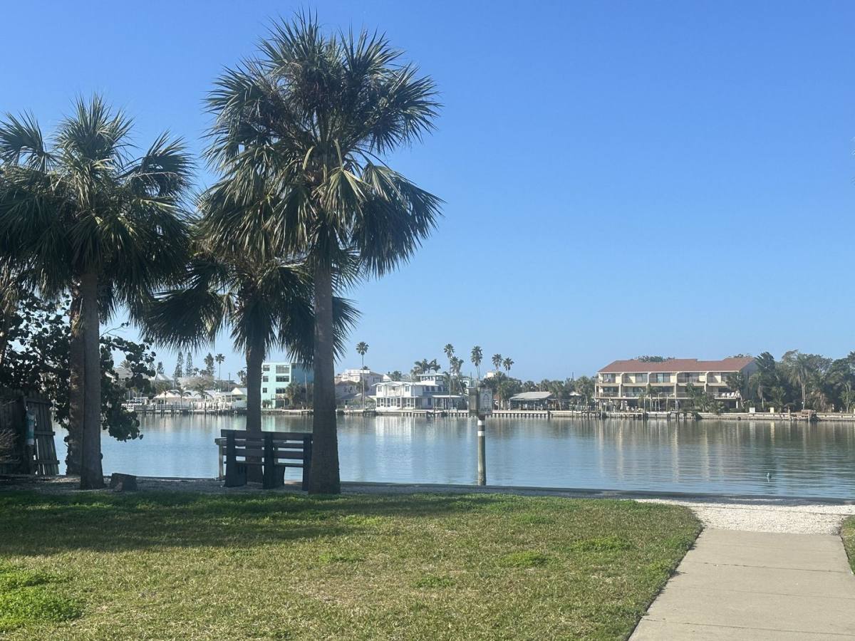 Apartment for rent at 9250 Blind Pass Rd, Saint Petersburg, FL 33706