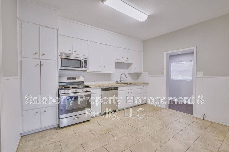 House for rent at 107 Windsor Court, Weatherford, TX 76086