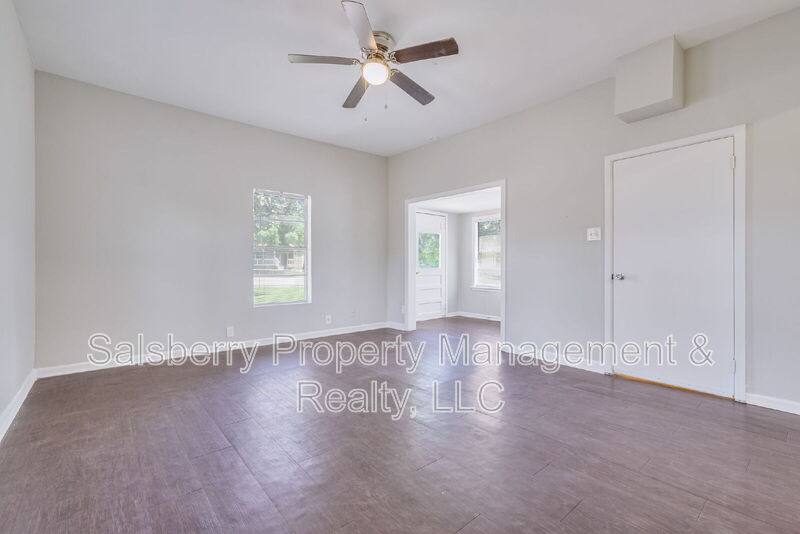House for rent at 107 Windsor Court, Weatherford, TX 76086